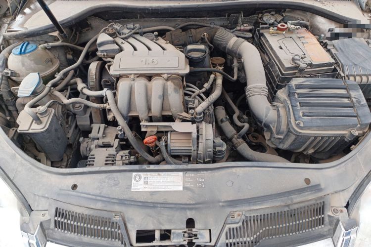 Used Volkswagen Sagitar 2006 1.6L Manual Fashion Model Engine Bay