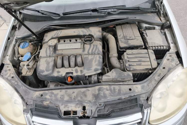 Used Volkswagen Sagitar 2006 1.6L Automatic Fashion Model Engine Bay