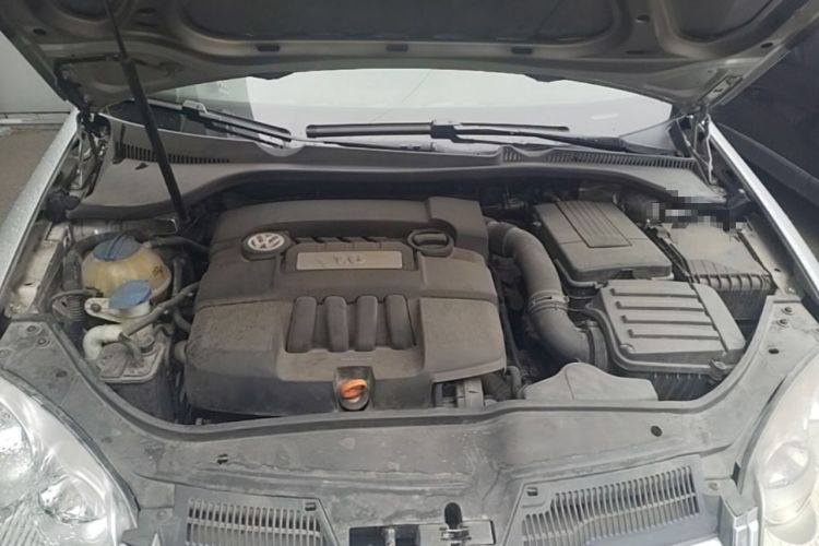 Used Volkswagen Sagitar 2006 1.6L Automatic Fashion Model Engine Bay