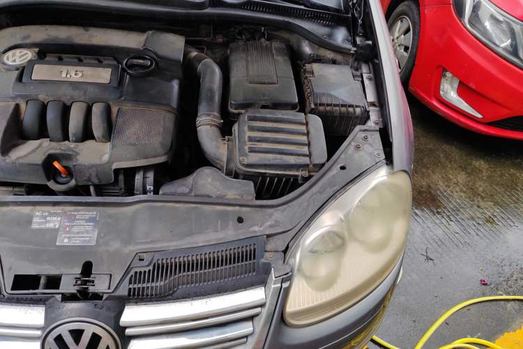 Used Volkswagen Sagitar 2006 1.6L Automatic Fashion Model Engine Bay Left