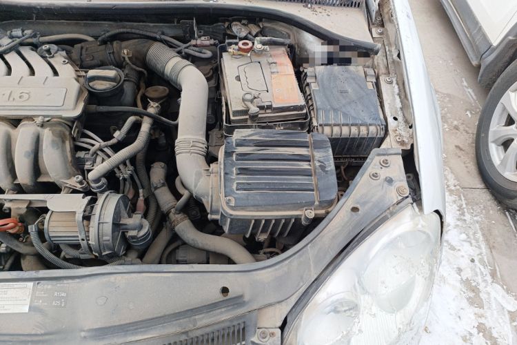Used Volkswagen Sagitar 2006 1.6L Manual Fashion Model Engine Bay Left