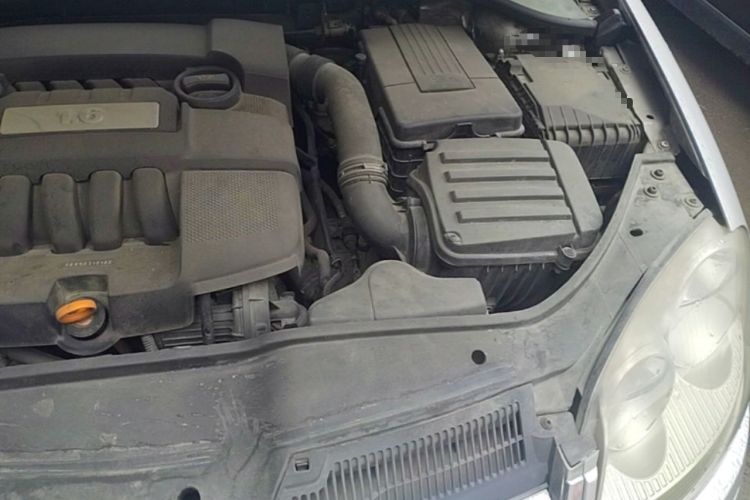 Used Volkswagen Sagitar 2006 1.6L Automatic Fashion Model Engine Bay Left