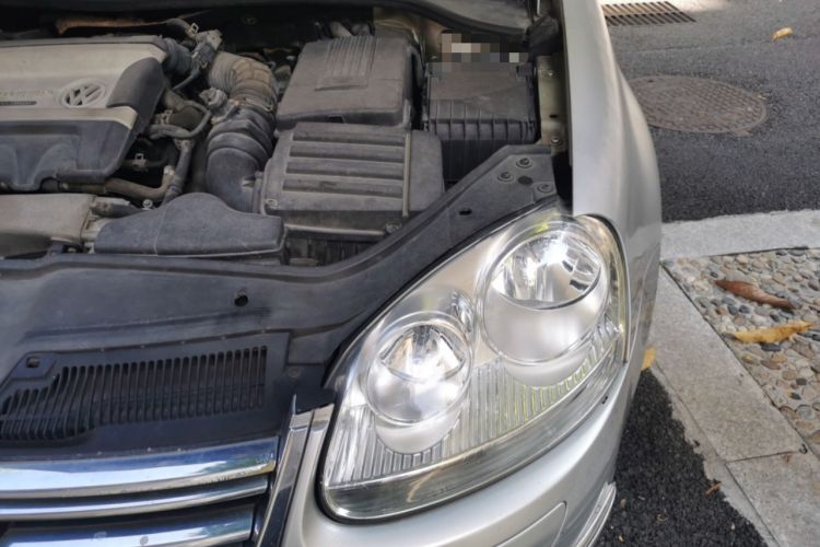 Used Volkswagen Sagitar 2006 1.8T Automatic Fashion Model Engine Bay Left