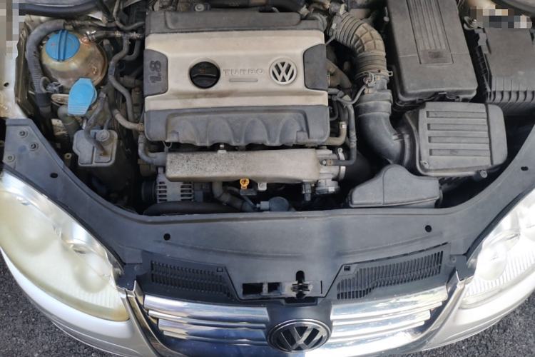 Used Volkswagen Sagitar 2006 1.8T Automatic Fashion Model Engine Bay