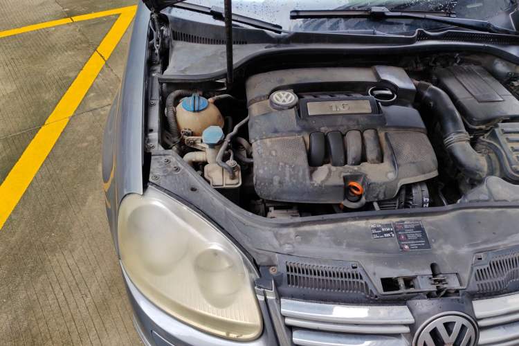 Used Volkswagen Sagitar 2006 1.6L Automatic Fashion Model Engine Bay Right