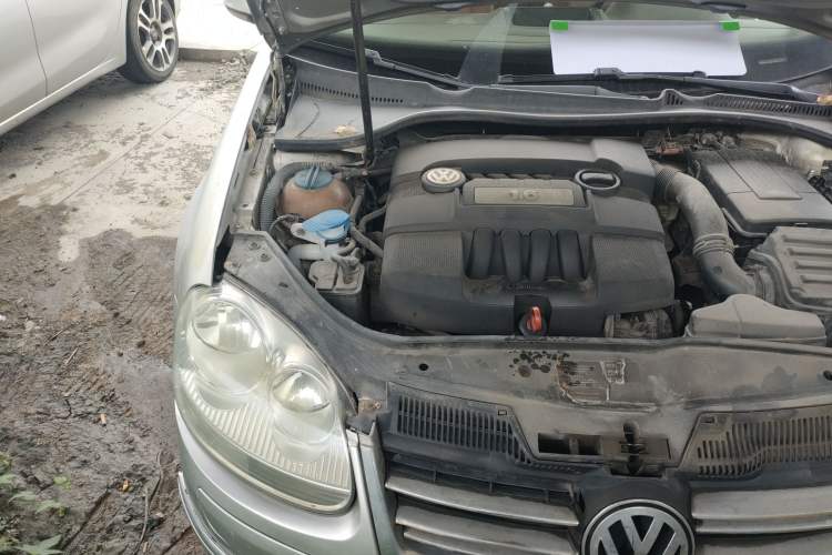 Used Volkswagen Sagitar 2006 1.6L Manual Fashion Model Engine Bay Right