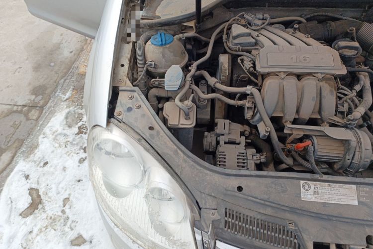 Used Volkswagen Sagitar 2006 1.6L Manual Fashion Model Engine Bay Right