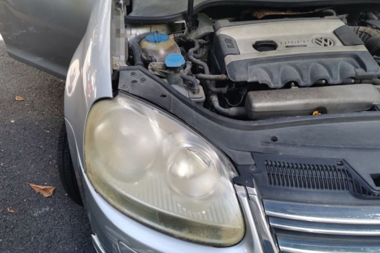 Used Volkswagen Sagitar 2006 1.8T Automatic Fashion Model Engine Bay Right