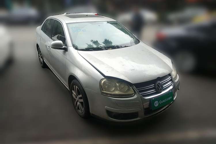 Used Volkswagen Sagitar 2006 2.0L Automatic Fashion Edition Front Right 45 Deg