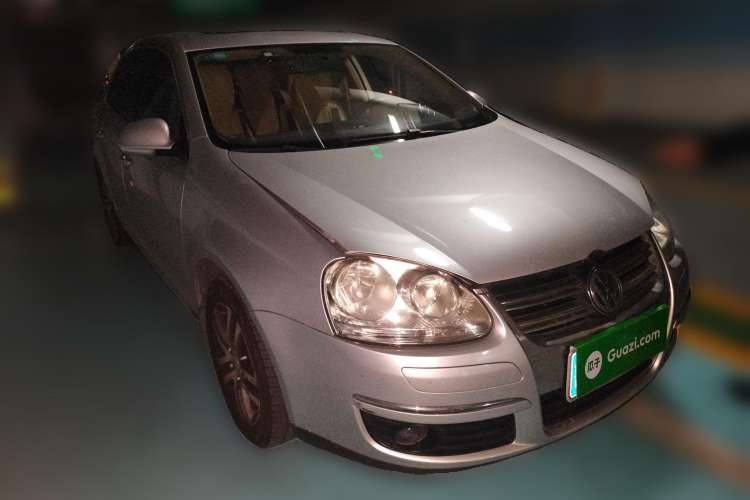 Used Volkswagen Sagitar 2006 2.0L Manual Fashion Edition Front Right 45 Deg