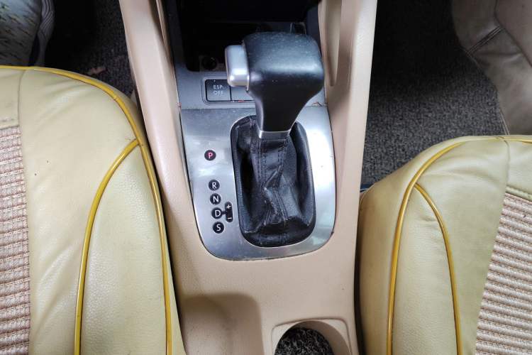 Used Volkswagen Sagitar 2006 1.6L Automatic Fashion Model Gear Lever
