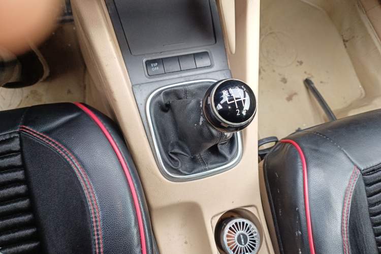 Used Volkswagen Sagitar 2006 1.6L Manual Fashion Model Gear Lever