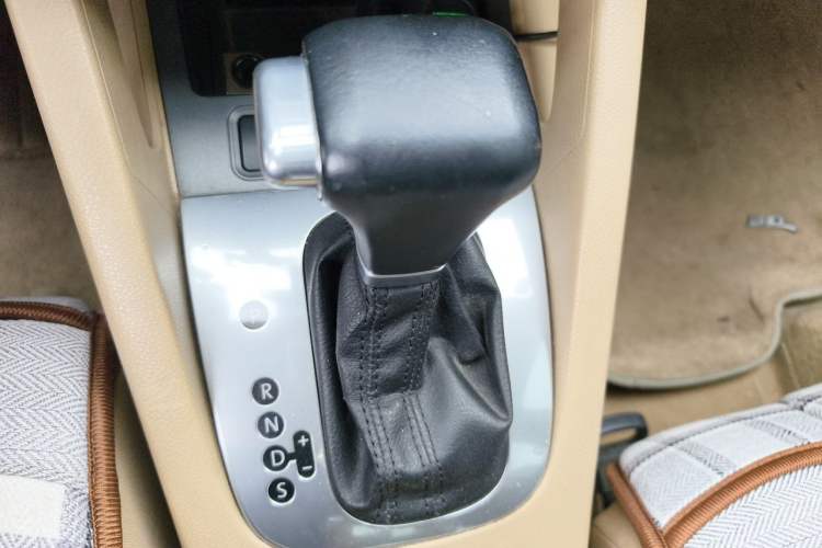 Used Volkswagen Sagitar 2006 1.6L Automatic Fashion Model Gear Lever