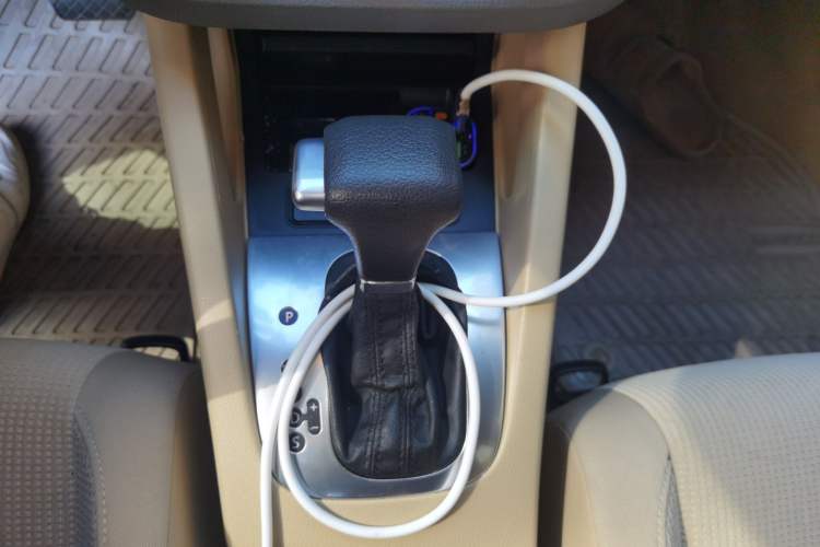 Used Volkswagen Sagitar 2006 2.0L Automatic Fashion Edition Gear Lever