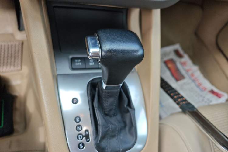 Used Volkswagen Sagitar 2006 1.6L Automatic Fashion Model Gear Lever