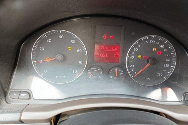 Used Volkswagen Sagitar 2006 1.6L Manual Fashion Model Instrument Cluster