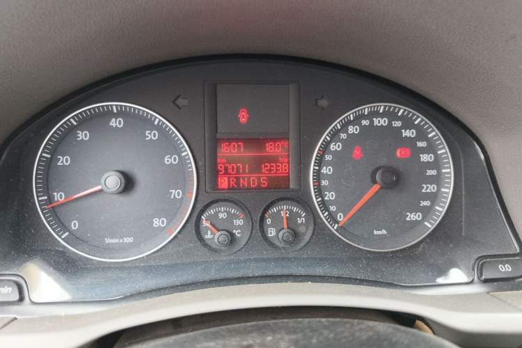 Used Volkswagen Sagitar 2006 1.6L Automatic Fashion Model Instrument Cluster