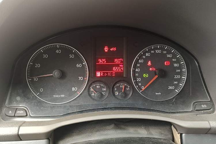 Used Volkswagen Sagitar 2006 1.6L Automatic Fashion Model Instrument Cluster