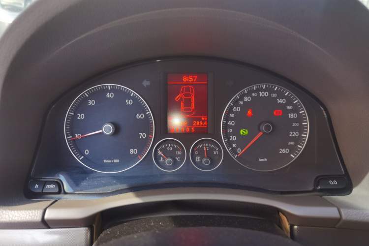 Used Volkswagen Sagitar 2006 2.0L Automatic Fashion Edition Instrument Cluster