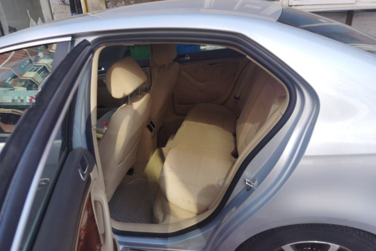 Used Volkswagen Sagitar 2006 2.0L Automatic Fashion Edition Left Rear Seat