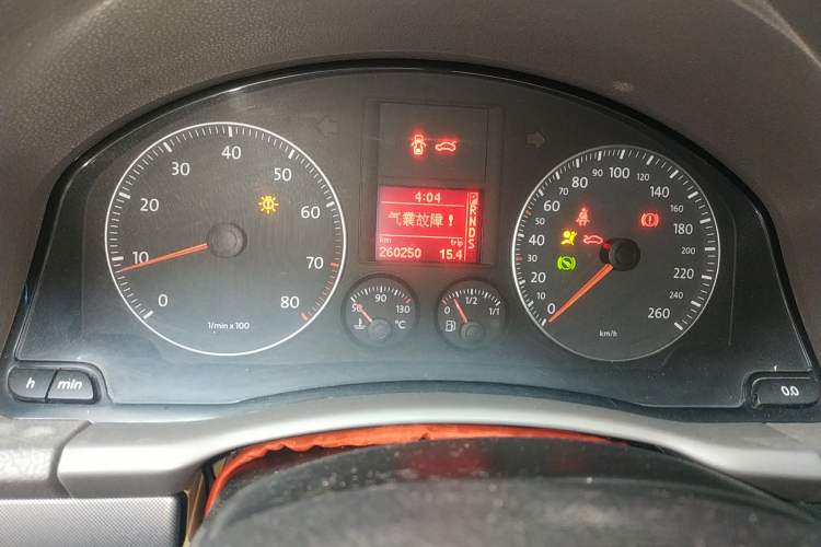 Used Volkswagen Sagitar 2006 2.0L Automatic Fashion Edition Odometer Close Up