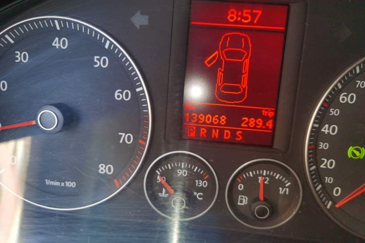 Used Volkswagen Sagitar 2006 2.0L Automatic Fashion Edition Odometer Close Up