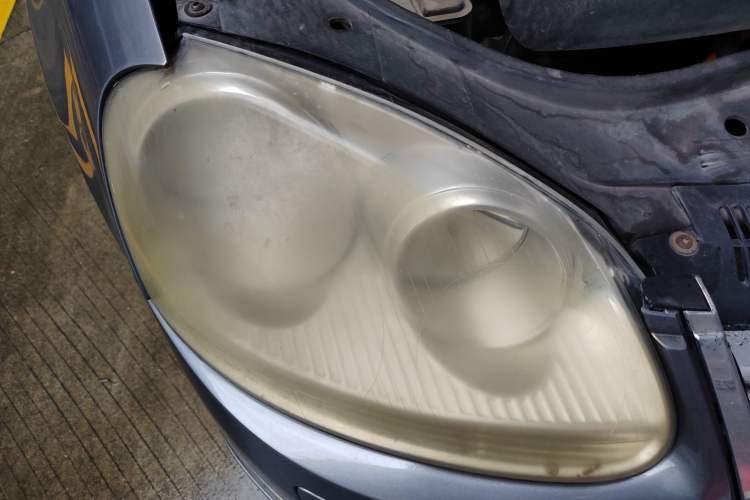 Used Volkswagen Sagitar 2006 1.6L Automatic Fashion Model Right Front Headlight