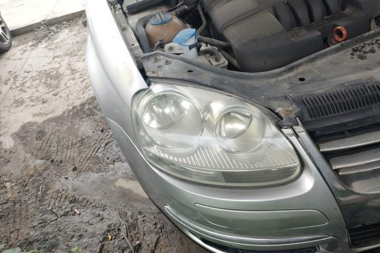Used Volkswagen Sagitar 2006 1.6L Manual Fashion Model Right Front Headlight