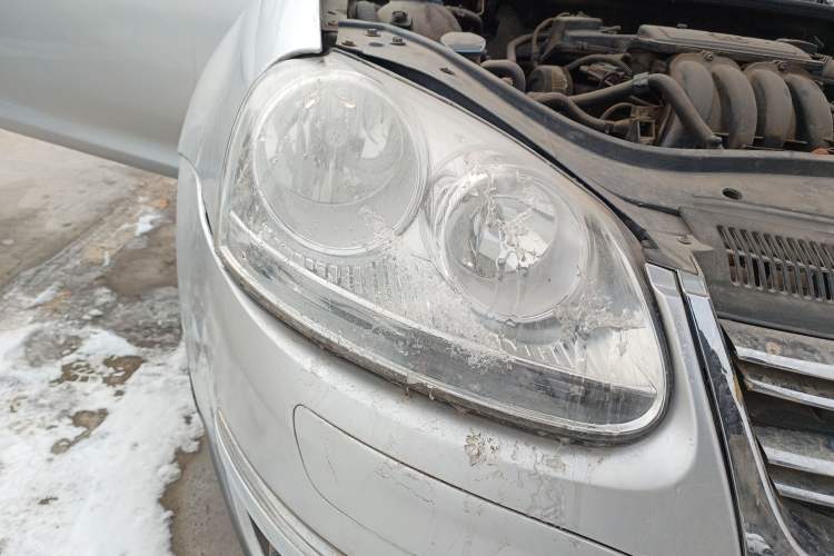 Used Volkswagen Sagitar 2006 1.6L Manual Fashion Model Right Front Headlight