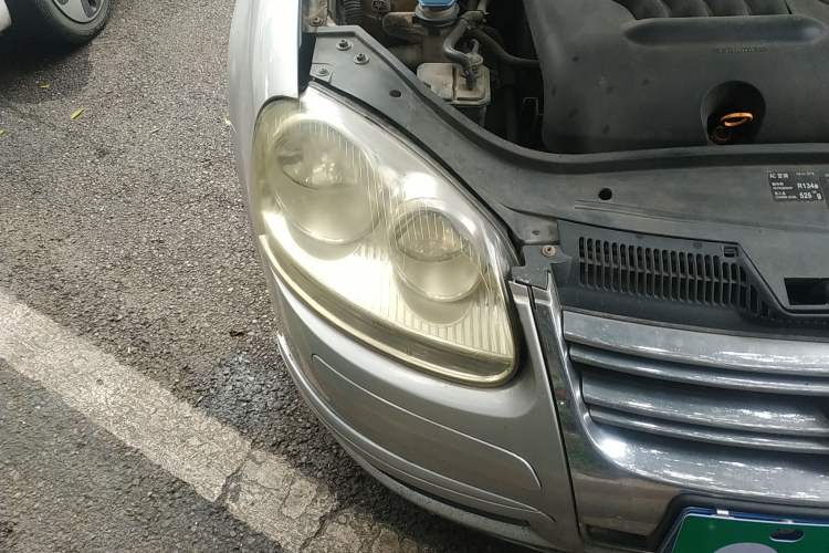 Used Volkswagen Sagitar 2006 2.0L Automatic Fashion Edition Right Front Headlight