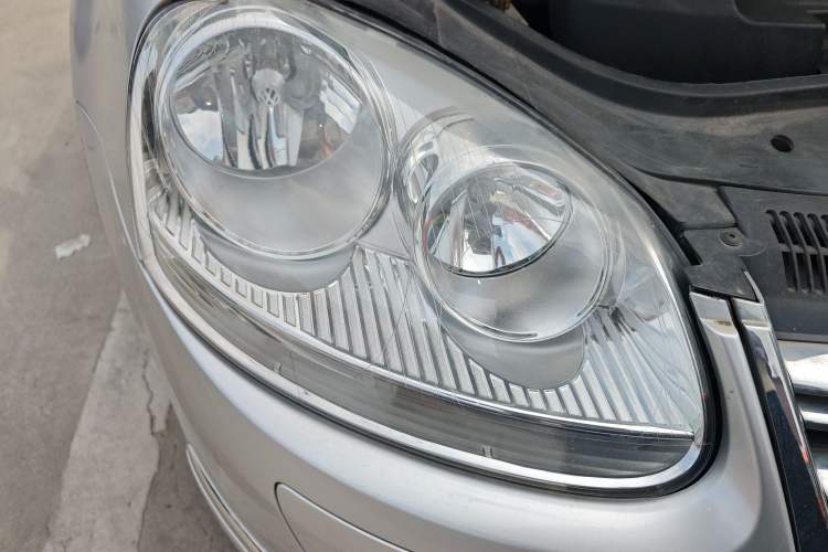Used Volkswagen Sagitar 2006 1.6L Automatic Fashion Model Right Front Headlight