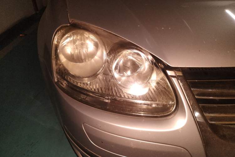 Used Volkswagen Sagitar 2006 2.0L Manual Fashion Edition Right Front Headlight