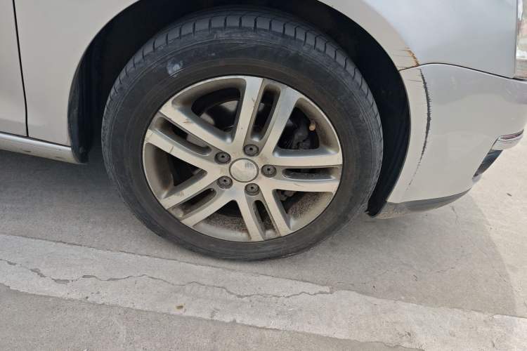 Used Volkswagen Sagitar 2006 1.6L Automatic Fashion Model Right Front Wheel Hub
