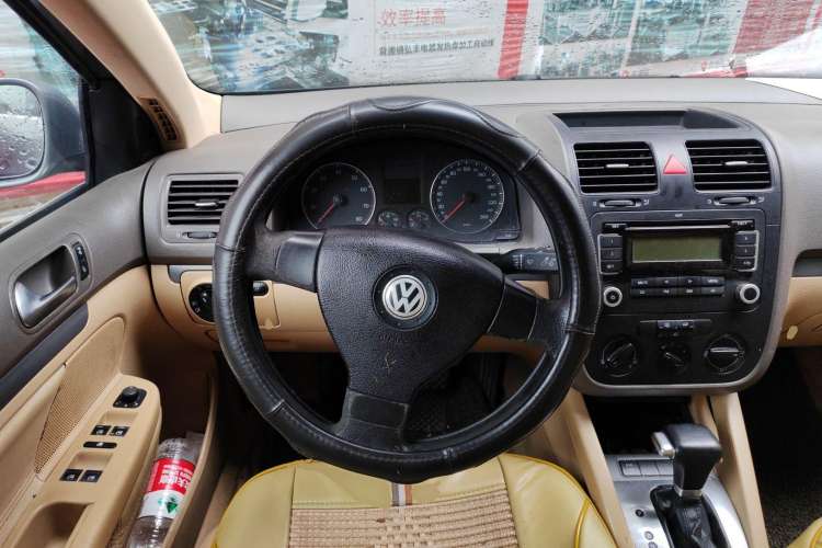 Used Volkswagen Sagitar 2006 1.6L Automatic Fashion Model Steering Wheel