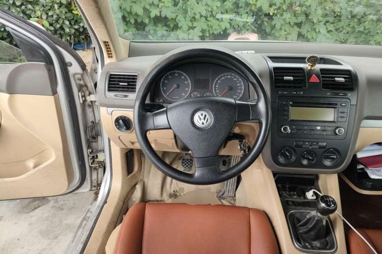 Used Volkswagen Sagitar 2006 1.6L Manual Fashion Model Steering Wheel