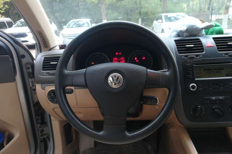 Used Volkswagen Sagitar 2006 1.6L Manual Fashion Model Steering Wheel