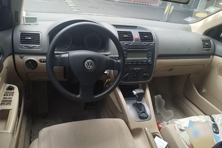 Used Volkswagen Sagitar 2006 1.6L Automatic Fashion Model Steering Wheel