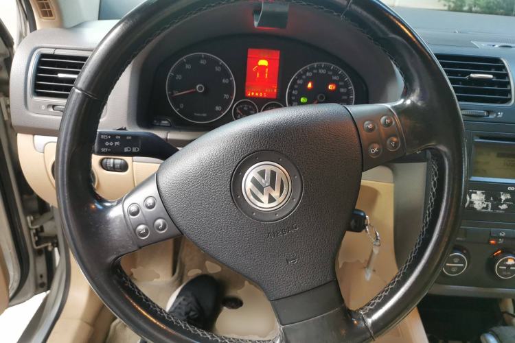 Used Volkswagen Sagitar 2006 1.8T Automatic Fashion Model Steering Wheel