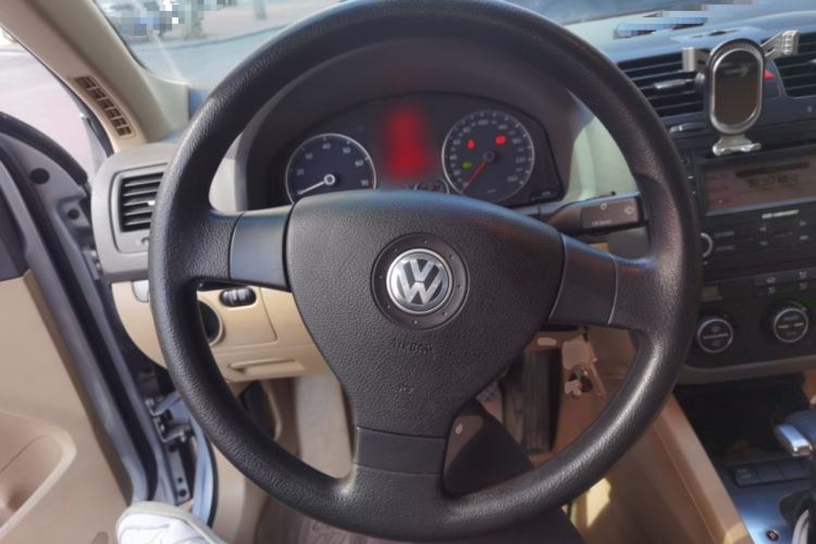 Used Volkswagen Sagitar 2006 2.0L Automatic Fashion Edition Steering Wheel