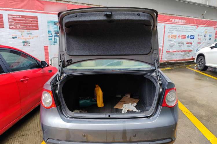 Used Volkswagen Sagitar 2006 1.6L Automatic Fashion Model Trunk