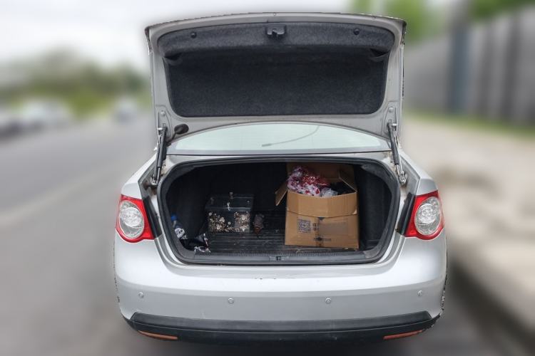 Used Volkswagen Sagitar 2006 1.6L Automatic Fashion Model Trunk