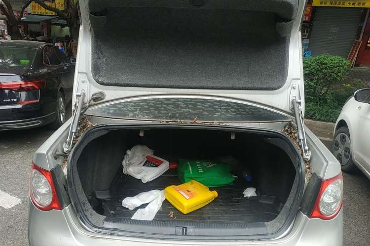 Used Volkswagen Sagitar 2006 2.0L Automatic Fashion Edition Trunk