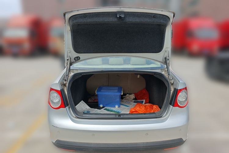 Used Volkswagen Sagitar 2006 1.6L Automatic Fashion Model Trunk