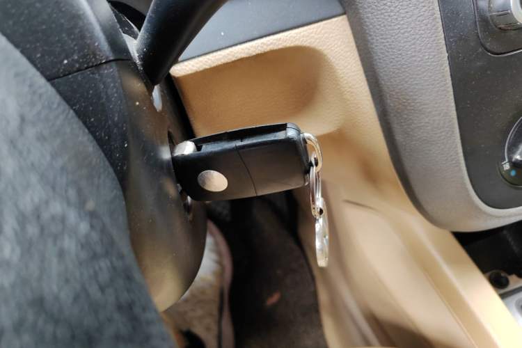 Used Volkswagen Sagitar 2006 1.6L Automatic Fashion Model Vehicle Key