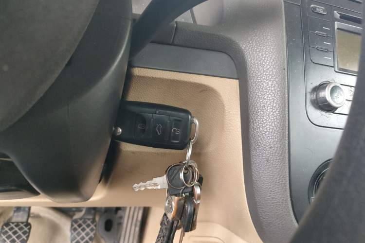 Used Volkswagen Sagitar 2006 1.6L Manual Fashion Model Vehicle Key