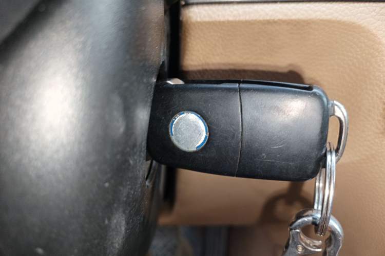 Used Volkswagen Sagitar 2006 1.6L Manual Fashion Model Vehicle Key