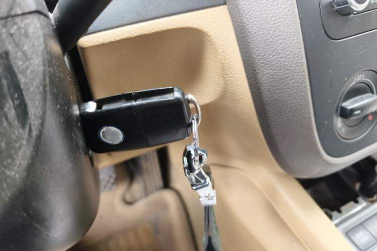 Used Volkswagen Sagitar 2006 1.6L Automatic Fashion Model Vehicle Key