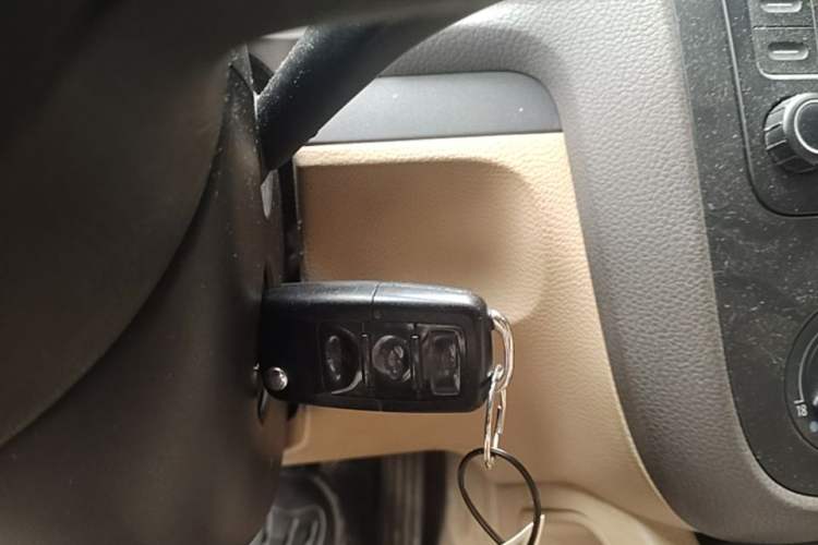 Used Volkswagen Sagitar 2006 1.6L Automatic Fashion Model Vehicle Key