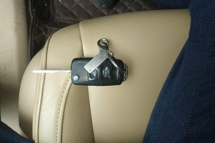 Used Volkswagen Sagitar 2006 2.0L Automatic Fashion Edition Vehicle Key