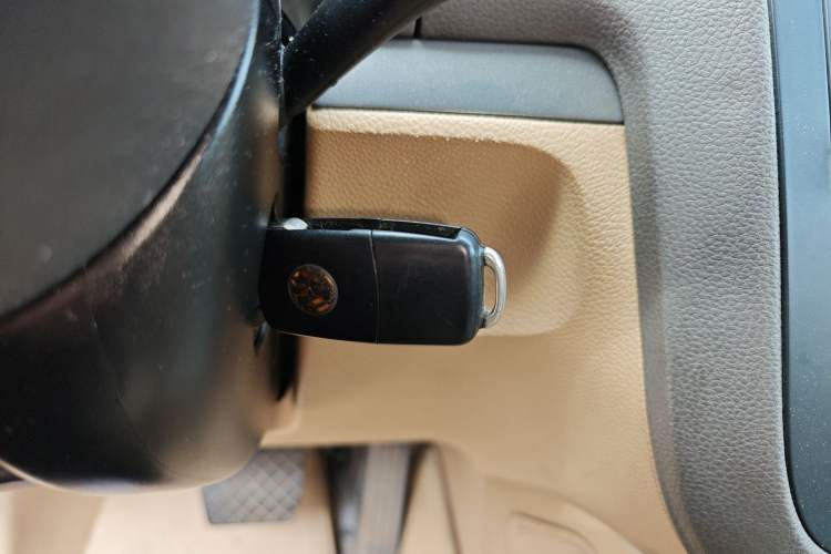 Used Volkswagen Sagitar 2006 1.6L Automatic Fashion Model Vehicle Key